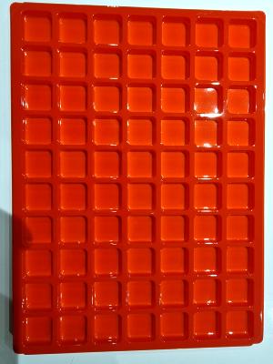 Plateaux 70 case carré plastique rouge 